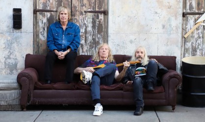 Spinal Tap και Elton John συμπράττουν στο "Stonehedge"