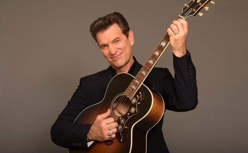 Το Release Athens παρουσιάζει τον Chris Isaak στο Δημοτικό Θέατρο Λυκαβηττού