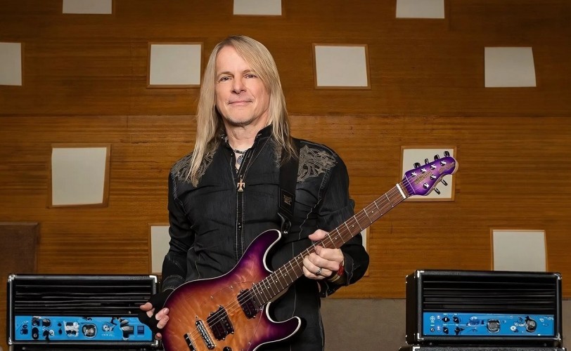 Αιχμές για την αποχώρησή του από τους Deep Purple αφήνει ο Steve Morse