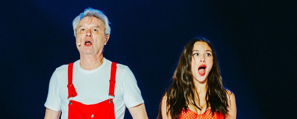 Ο David Byrne διασκευάζει Olivia Rodrigo