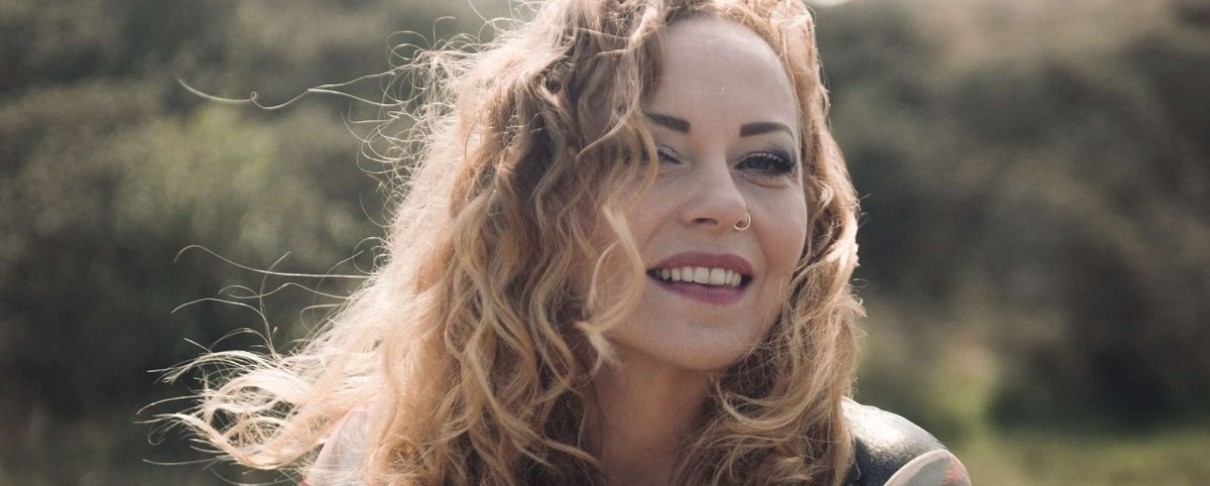 Νέο EP και τραγούδι από την Anneke Van Giersbergen