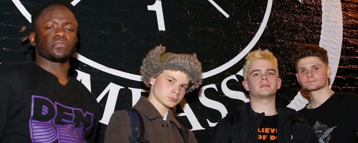 «Έφυγε» σε ηλικία 26 ετών ο Matt Kwasniewski-Kelvin, συνιδρυτής των Black Midi