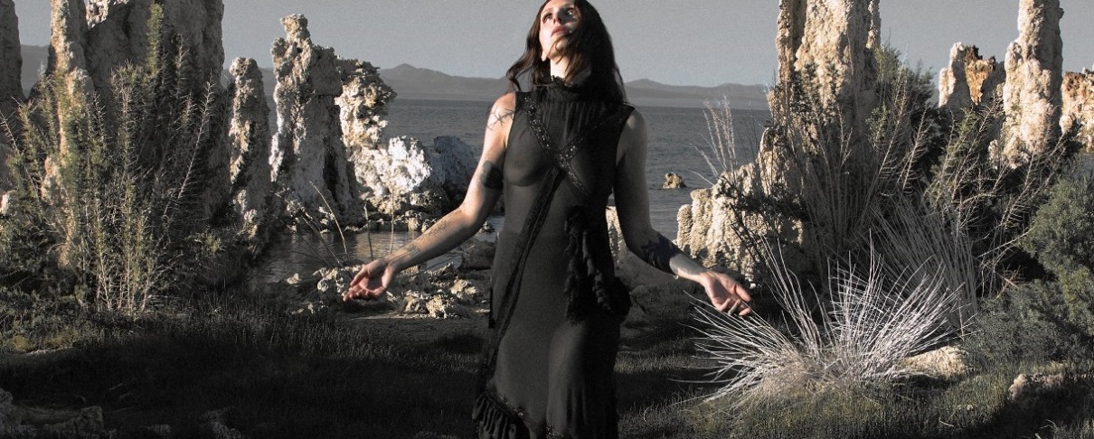 Η νέα εποχή της Chelsea Wolfe εγκαινιάζεται με το "The Dark"