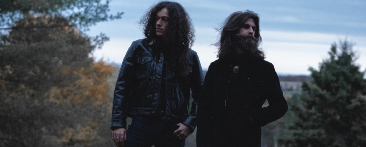 Οι Crown Lands αποκαλύπτουν το "Through The Looking Glass"