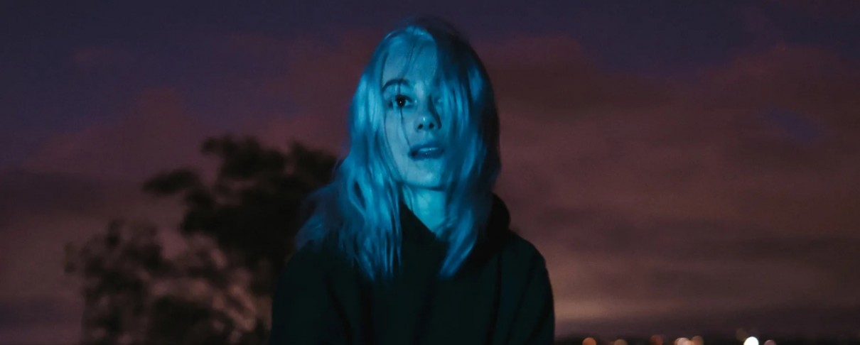 Η Phoebe Bridgers ανακοίνωσε το "Lost Weekend"