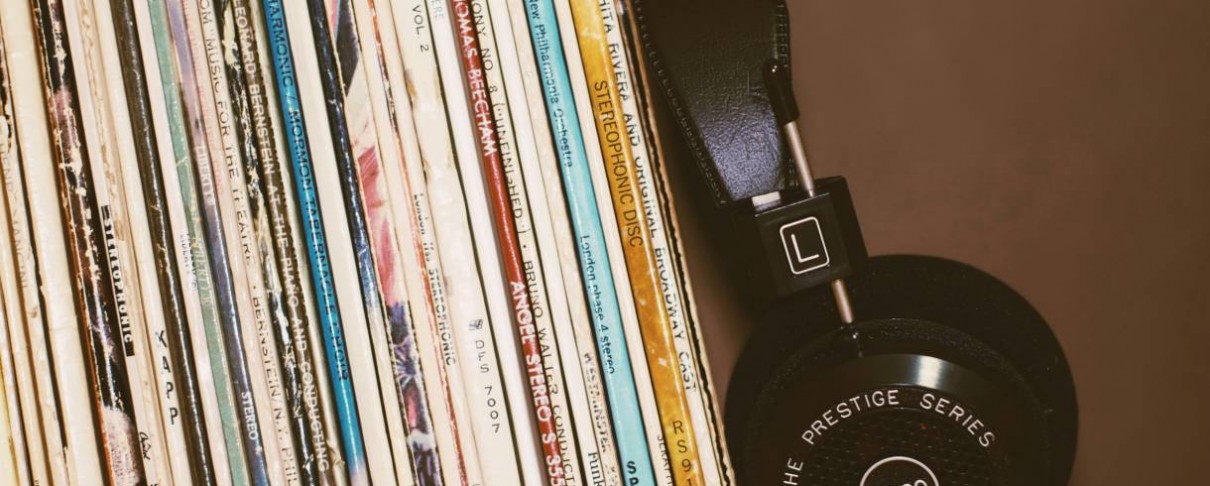 Γιατί τα album reviews παραμένουν απαραίτητα στην εποχή του streaming