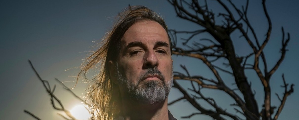 Ο Sakis Tolis κυκλοφορεί το "Echoes From The Void"