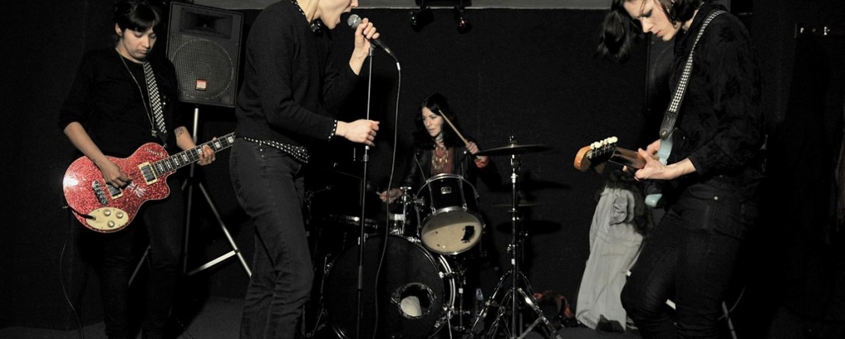 Οι Savages «ανασύρουν» διασκευή στο "Paranoid" για τα 10 χρόνια του "Adore Life"