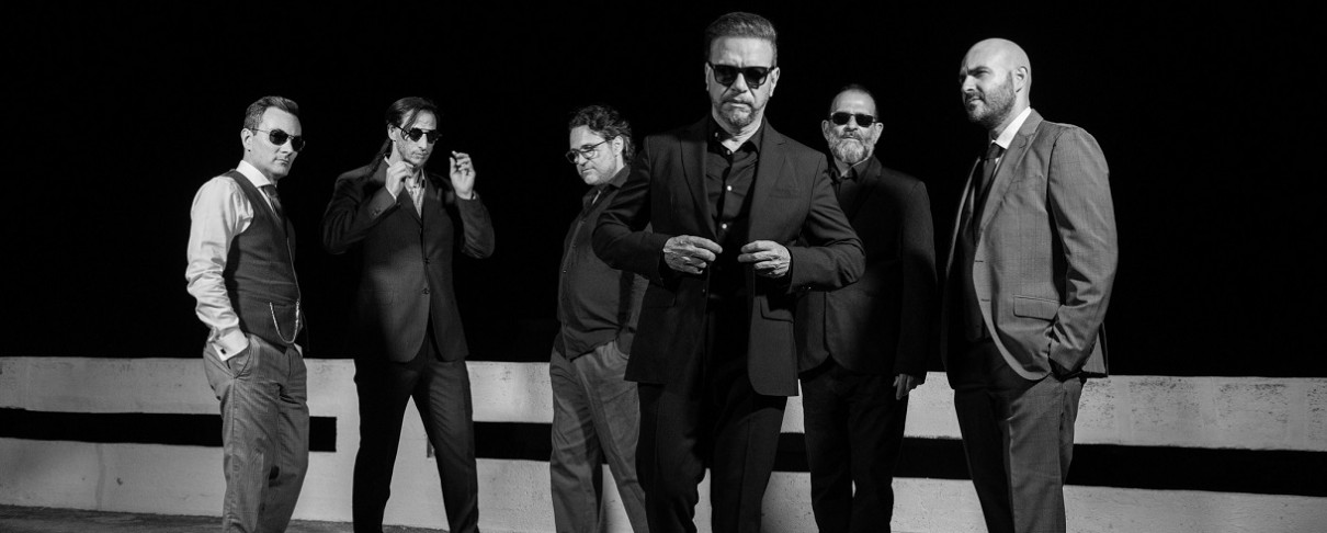 The Last International Playboys και Jon Voyager Band ζωντανά στο HolyWood Stage