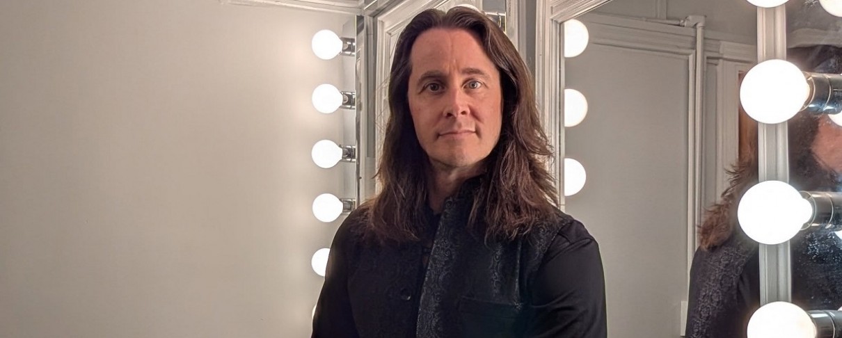 Εκτός Riot V o Todd Michael Hall