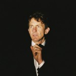 O Buck Meek ανακοίνωσε το "The Mirror"