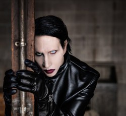 O Marilyn Manson επιστρέφει με το "Οne Assassination Under God - Chapter 2" 