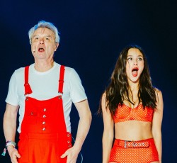Ο David Byrne διασκευάζει Olivia Rodrigo 