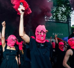 Ακούστε τη σύμπραξη Pussy Riot και Avenged Sevenfold 