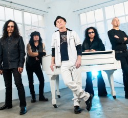 Με Armored Saint το Up The Hammers του 2027 