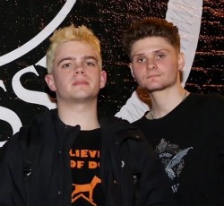 «Έφυγε» σε ηλικία 26 ετών ο Matt Kwasniewski-Kelvin, συνιδρυτής των Black Midi 