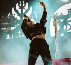 Οι Bring Me The Horizon επιστρέφουν στο deathcore  