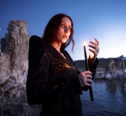 Η Chelsea Wolfe επιστρέφει στην Αθήνα με νέα μουσική 