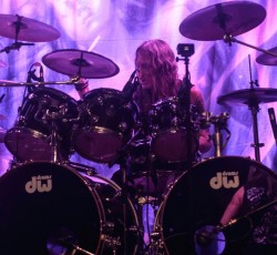 Ο Dana Burnell αποσύρεται από τους Crimson Glory 