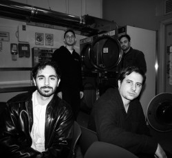 Οι Deaf Radio αποκαλύπτουν το "Idling" 