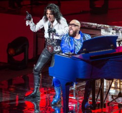 Παγκόσμια πρεμιέρα του ντοκιμαντέρ "Desmond Child Rocks The Parthenon" στη Θεσσαλονίκη 