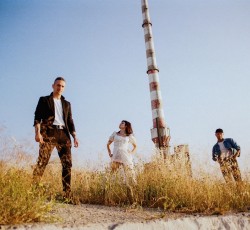 Οι Dramachine καλωσορίσουν το κοινό στον "Χορό Του Θανάτου" 