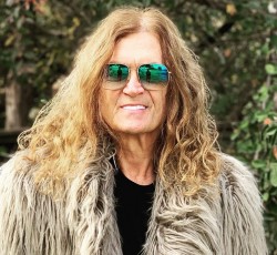 Αποσύρεται από τις συναυλίες ο Glenn Hughes 