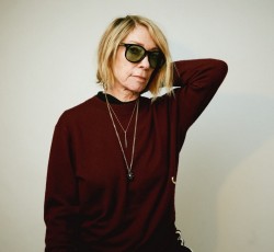 H Kim Gordon επιστρέφει με το "Play Me" 