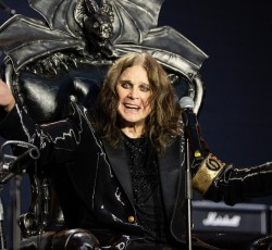 Κυκλοφορεί σε φυσική μορφή το "Back To The Beginning" των Ozzy Osbourne και Black Sabbath 