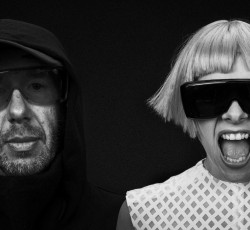 Ντεμπούτο για το νέο σχήμα των Aurora και Tom Rowlands 