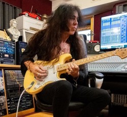 Νέο άλμπουμ και κομμάτι από τον Yngwie Malmsteen 