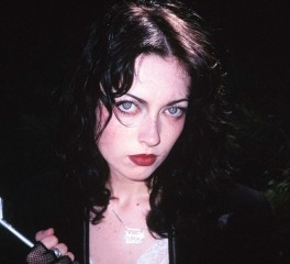 Η Violet Grohl ανακοίνωσε το ντεμπούτο της