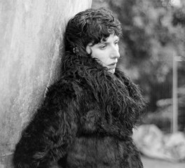 H Aldous Harding ανακοίνωσε το "Train On The Island"