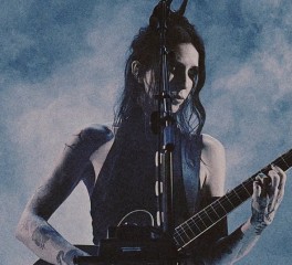 Η Chelsea Wolfe και ο Joe Duplantier των Gojira μαζί στη σκηνή