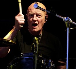 Αποχωρεί από την ενεργό δράση ο Chris Slade