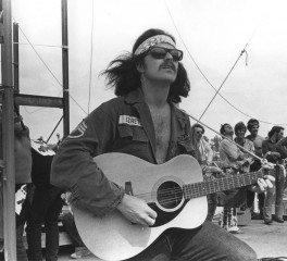 Έφυγε από τη ζωή ο Country Joe McDonald των Country Joe And The Fish