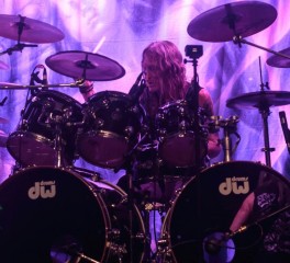 Ο Dana Burnell αποσύρεται από τους Crimson Glory