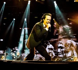 O Nick Cave ξεκίνησε την ευρωπαϊκή περιοδεία με διθυράμβους και καταφθάνει στο Release Athens