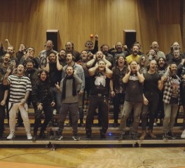 Επετειακή εκτέλεση του περίφημου "Stars" από τους Rock 'Ν' Roll Children προς τιμήν του Ronnie James Dio