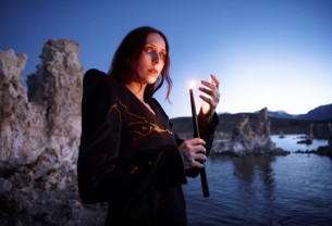 Η Chelsea Wolfe επιστρέφει στην Αθήνα με νέα μουσική