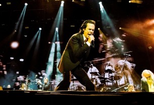 O Nick Cave ξεκίνησε την ευρωπαϊκή περιοδεία με διθυράμβους και καταφθάνει στο Release Athens 