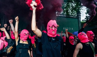 Ακούστε τη σύμπραξη Pussy Riot και Avenged Sevenfold