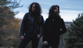 Οι Crown Lands αποκαλύπτουν το "Through The Looking Glass"