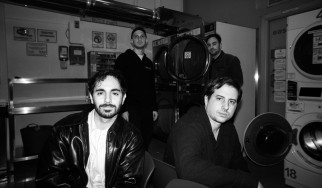 Οι Deaf Radio αποκαλύπτουν το "Idling"