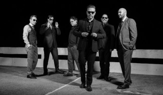 The Last International Playboys και Jon Voyager Band ζωντανά στο HolyWood Stage