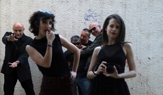 Οι Yeah! παρουσιάζουν ζωντανά το "Dust Comes Up"