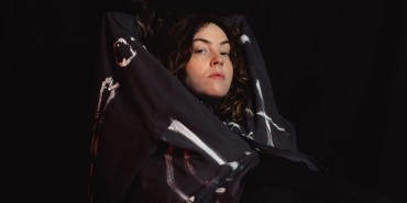 H Emma Ruth Rundle ανακοίνωσε τη δισκογραφική της επιστροφή