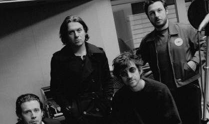Οι Arctic Monkeys επιστρέφουν με νέο single έπειτα από τέσσερα χρόνια