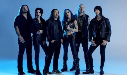 H Alissa White-Gluz στους Dragonforce