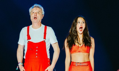 Ο David Byrne διασκευάζει Olivia Rodrigo